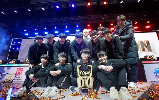 HLE战胜CFO晋级英雄联盟S15总决赛八强